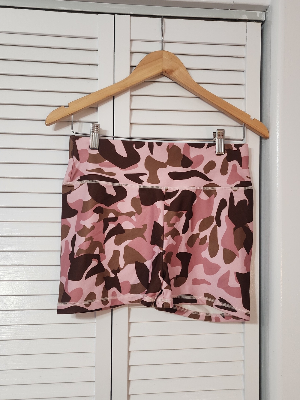 Pink & Brown Camo Srunch Butt Athletic Shorts- Large